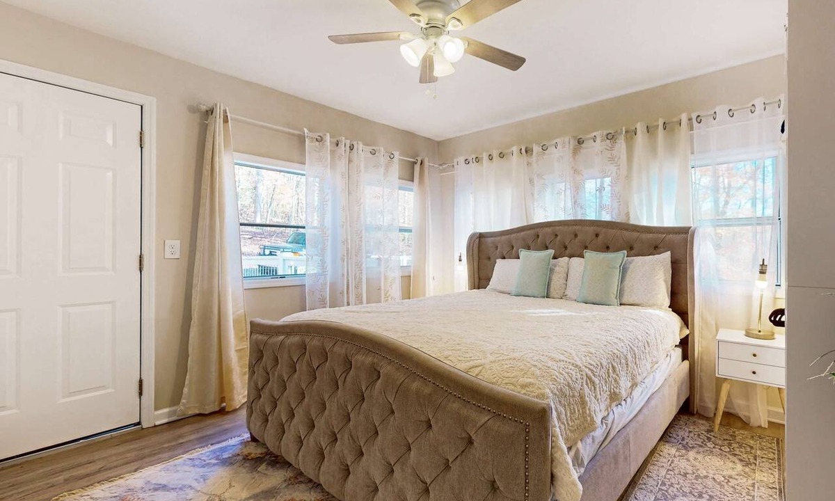 Dandridge Cabin | Near Downtown Dandridge Lakefront Escape・Pet OK!
