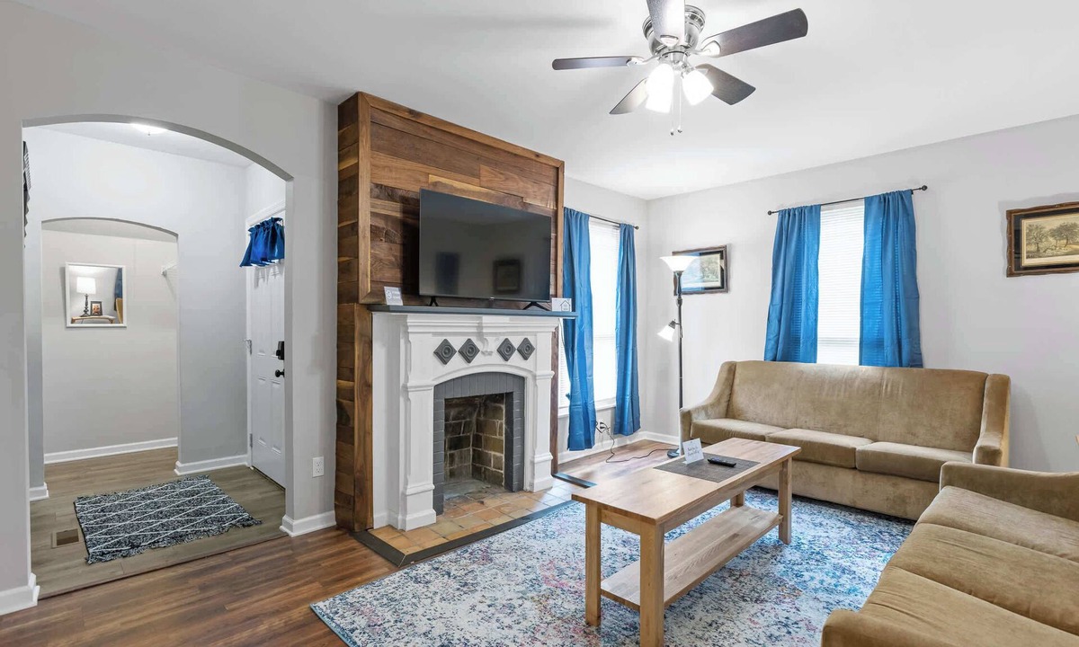 Chattanooga House | Near Downtown, Park & Zoo! Trendy Ridgeland Tudor