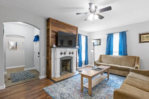 Chattanooga House | Near Downtown Park & Zoo Trendy Ridgeland Tudor