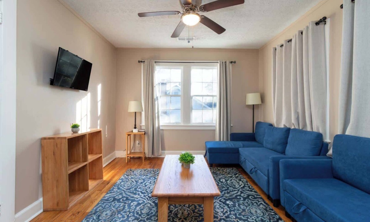 Columbus Apartment | Near Downtown, Parks & Museum - Midtown Back House