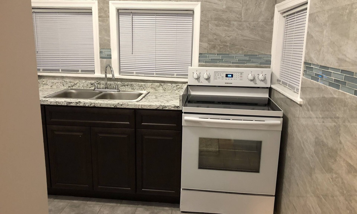 Olney-Oak Lane Apartment | Near Einstein’s, Abington Hospital & Lasalle, Salus University