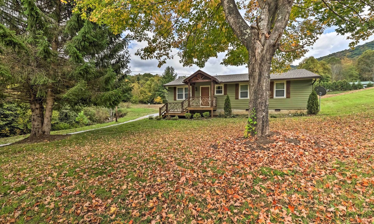 Frank House | Near Hiking + Wineries! Newland Retreat w/Creek