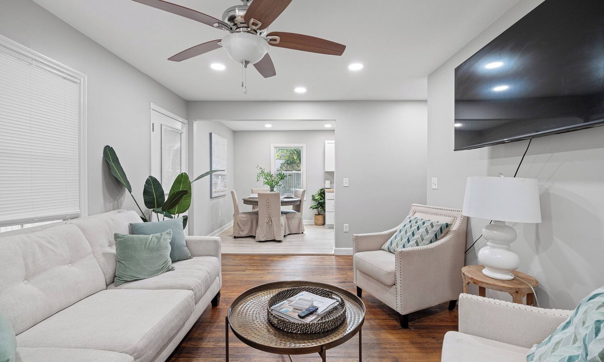 Beaufort Cottage | Near Parris Island, minutes to M.C.R.D and downtown