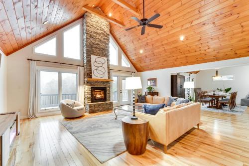 Vein Mountain House | Nebo Home w/Hot Tub: Wheelchair Accessible