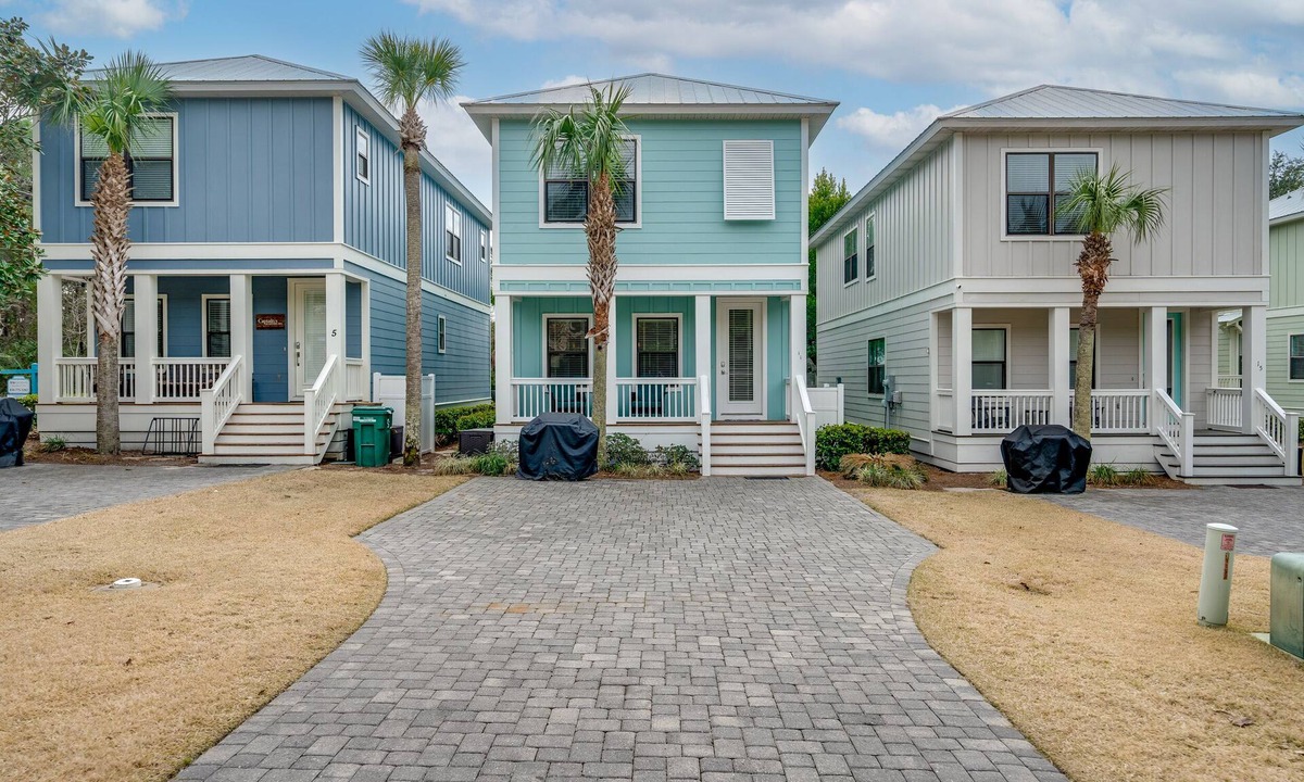 Santa Rosa Beach House | Nestled near beach-newly updated-community pool-near shops, restaurants & cafes.