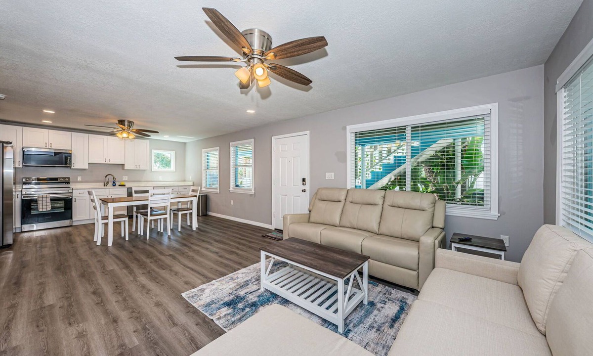 Indian Rocks Beach Villa | New 2 Bedroom Beachside villa suite Stroll to the beach