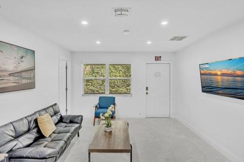 Little Ranches House | NEW 2 Bedroom Hollywood Beach and Hard Rock LB1