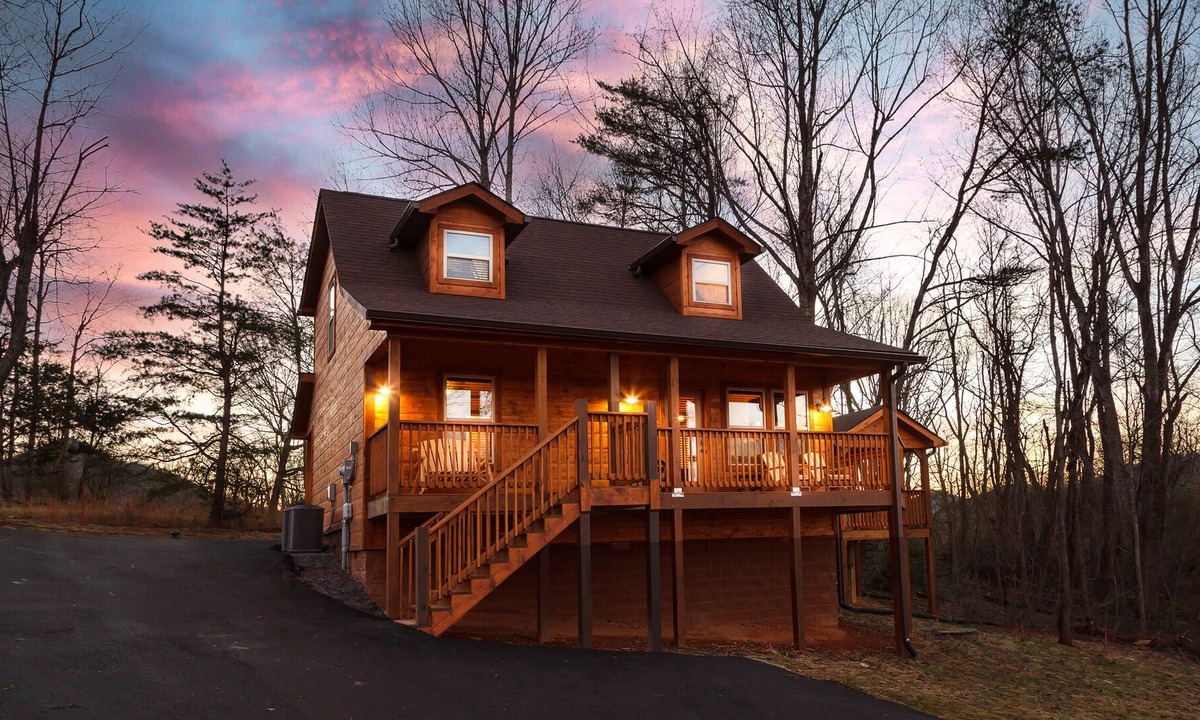 Smoky Mountains Cabin | New 2 BR w/ with Large Yard, Hot Tub Gazebo, WiFi, Free Dollywood Tickets