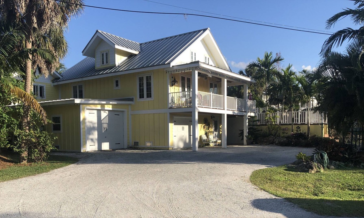Biggar Cottage | NEW! 2 Private Cottages w/heated Pool, Dogs Welcome