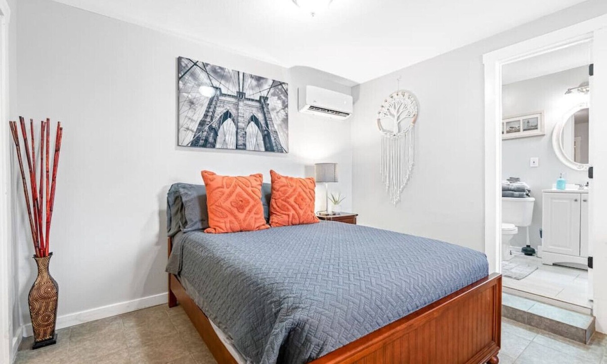 Oakford Park Apartment | New 506 · Hidden Gem Effiency Studio! Perfect Location.