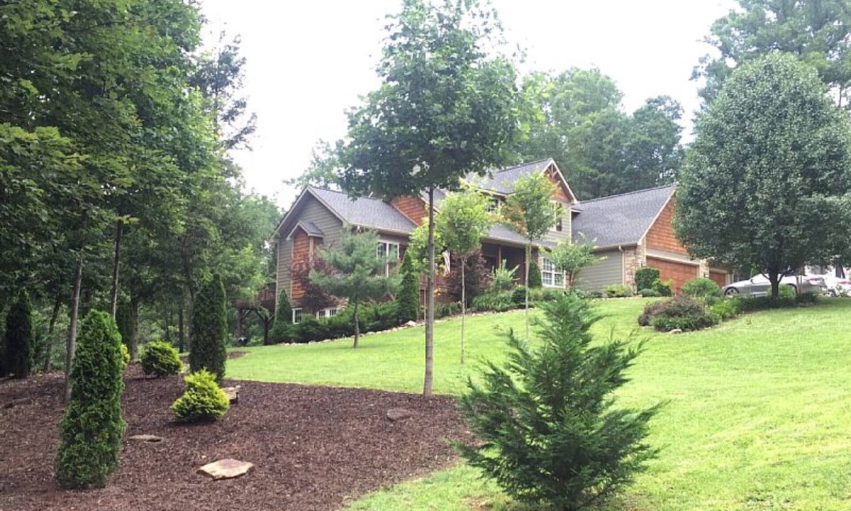 Woodfin House | New 5k sqft, 6 bedrm, 2 acre, Fire pit, Hot Tub, Retreat 5 miles to dwntwn Avl