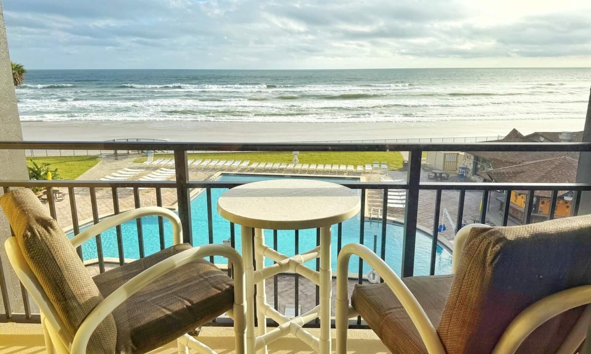 Bridgeport Heights Apartment | New Amazing Beachfront King bed Studio in Daytona!
