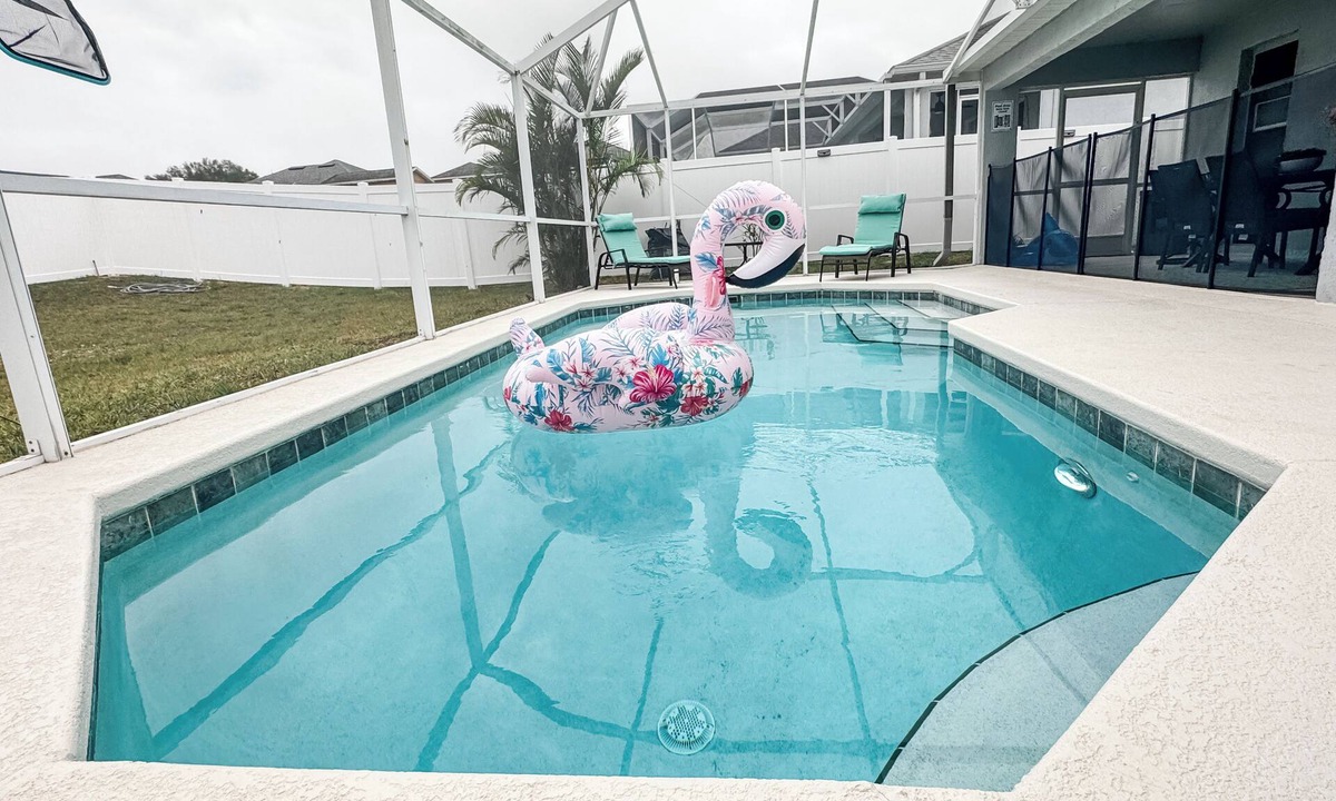 Davenport House | NEW! Castle on Hillcrest- 9 miles to Disney!