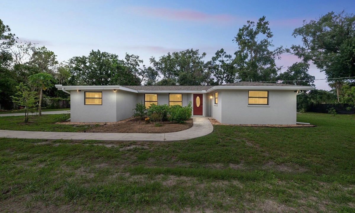 Bradenton House | NEW! Elwood Park Gem: Spacious 3BR | Prime Location