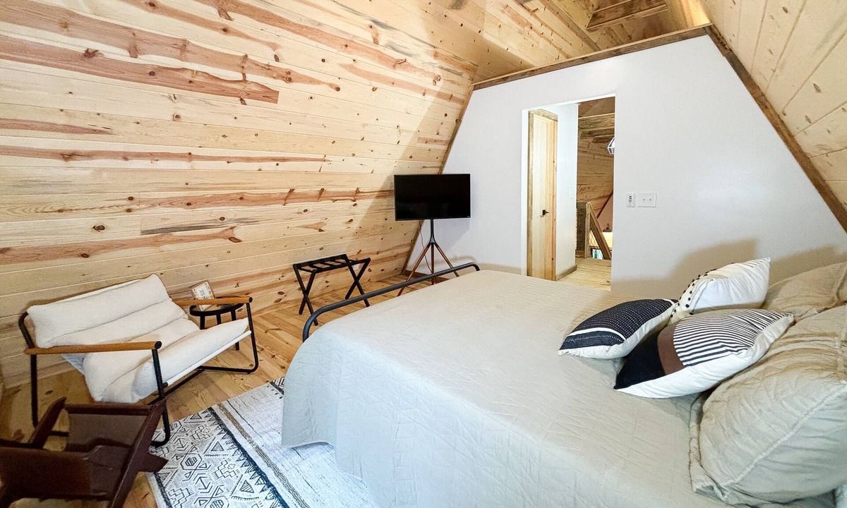 Etowah Cabin | NEW! Escape, Unplug, Reconnect at Three Arrows A-Frame Retreat in Etowah, TN