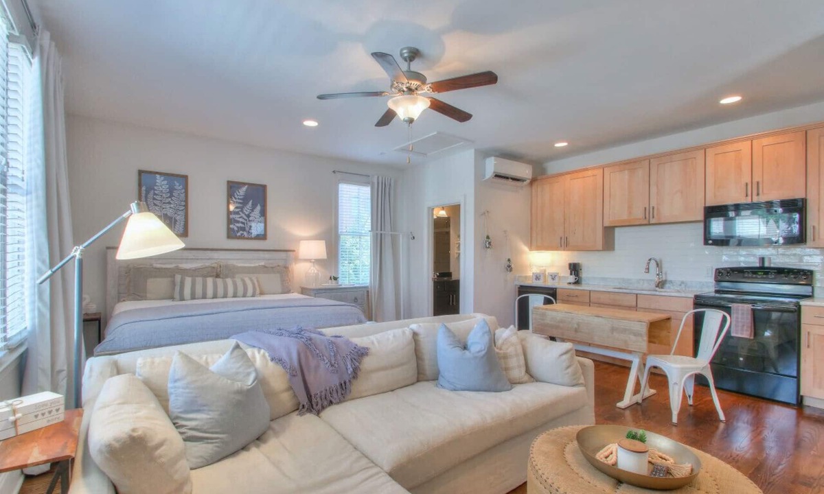 Franklin Apartment | New! Franklin Studio - walk to the square