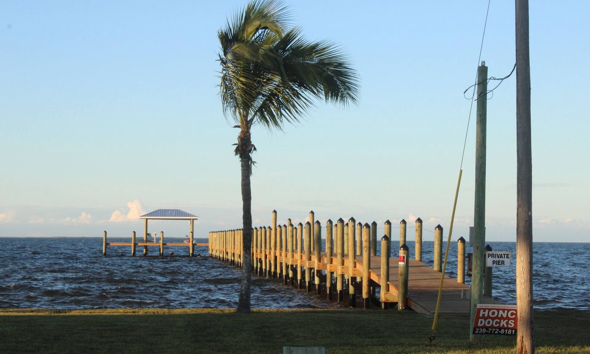 Pine Island Center House | New Home in the heart of Pine Island. Private & Pet Friendly.