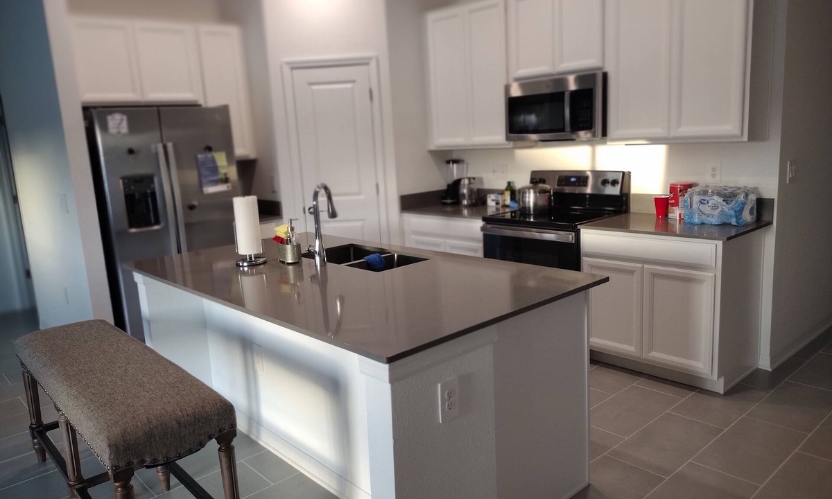 Haines City House | New House 25 Minutes from Disney World with King size bed and Community Pool.