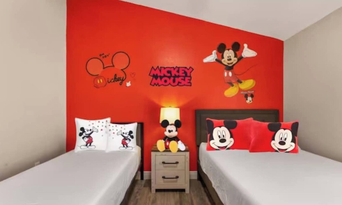 Kissimmee House | *NEW* King Bed | Glow In The Dark Kid Cave