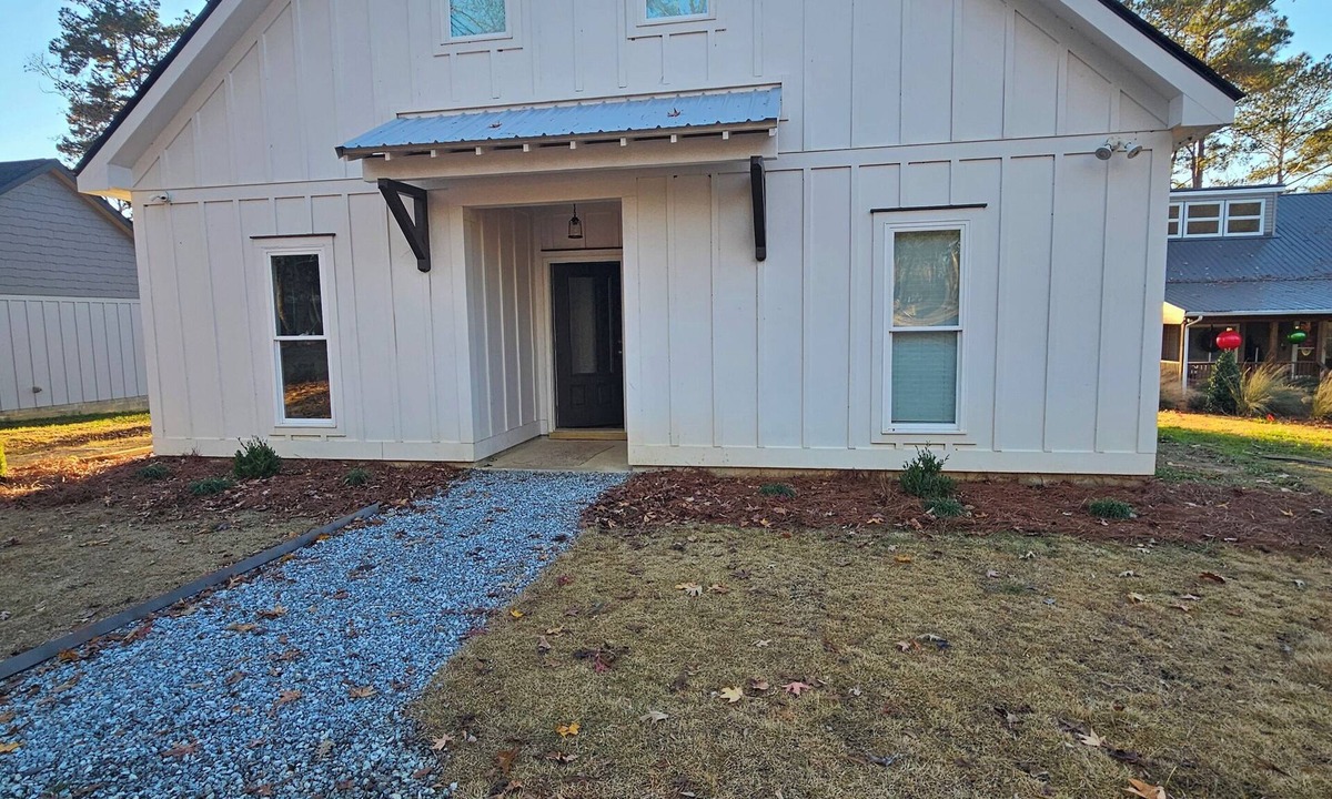 Fort Gaines House | New lakefront 3 bedroom, 2 story house in lovely Georgetown with private dock