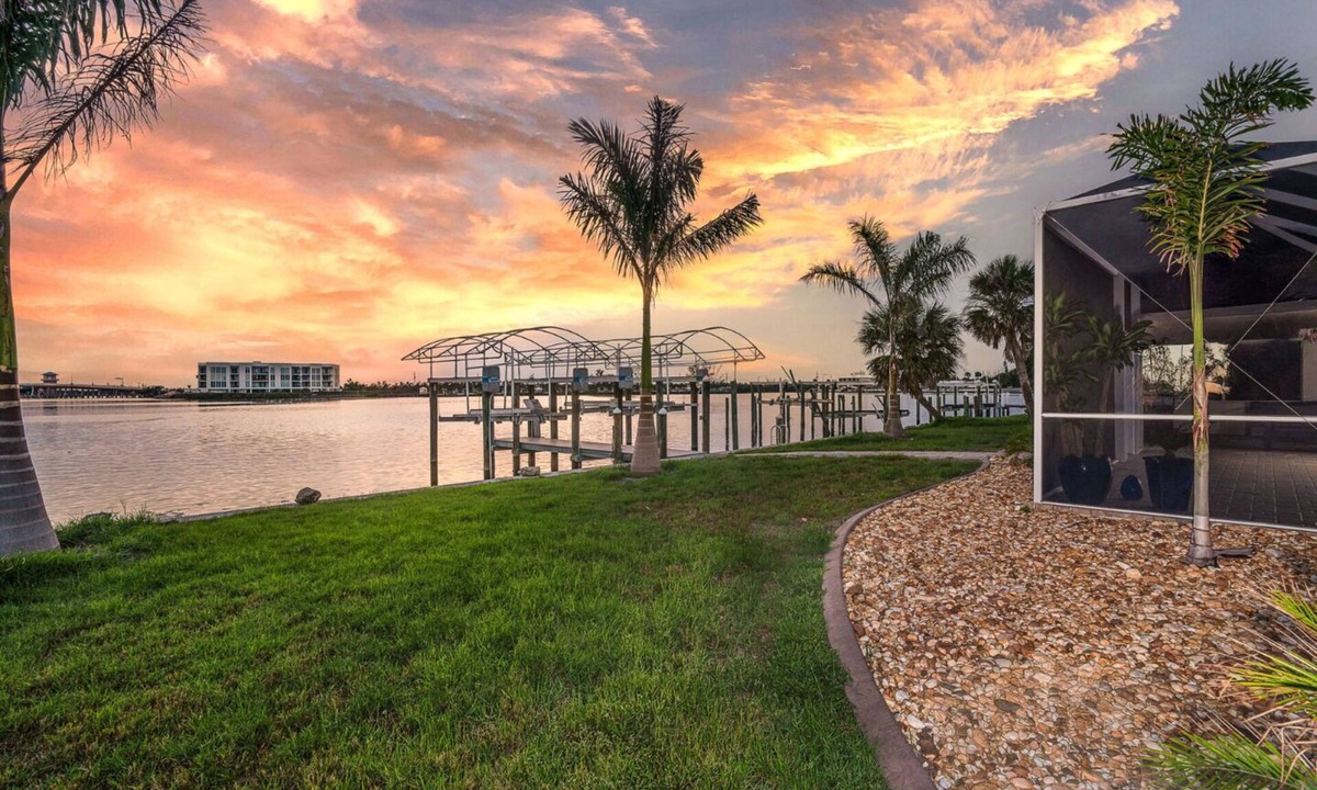 Point of Pines House | New! Lemon Bay Hot Tub Sunsets Pontoon Rentals!