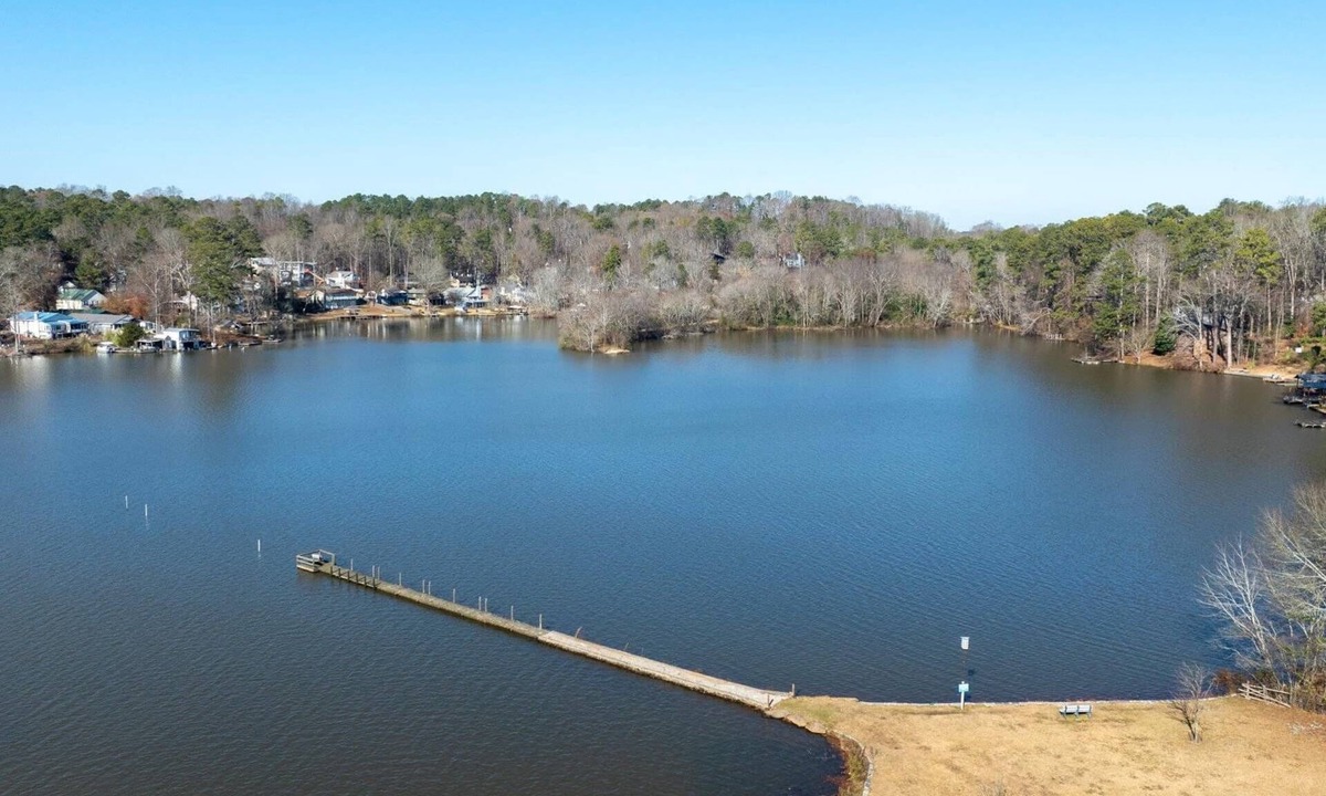 Snellville House | New Listing! Budget Lakeside Hideaway with Rustic Charm | Fishing and Community Pool