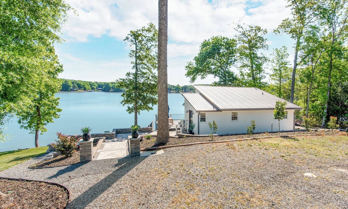 Lake Wylie House | NEW LISTING Lakefront 2BR/2BA w/Dock & Private Beach Access – Newly Updated