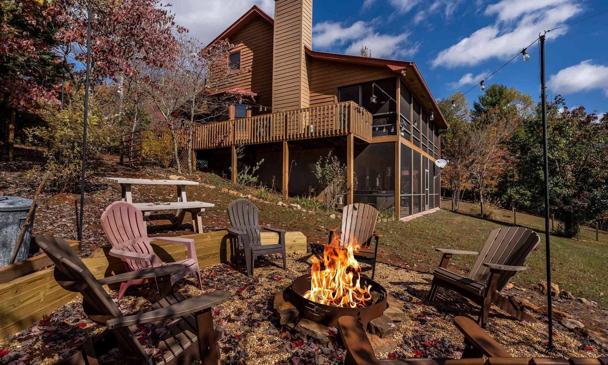 Blairsville Cabin | New Listing-Mountain Views, Hot Tub, Fireplaces, Fire Pit