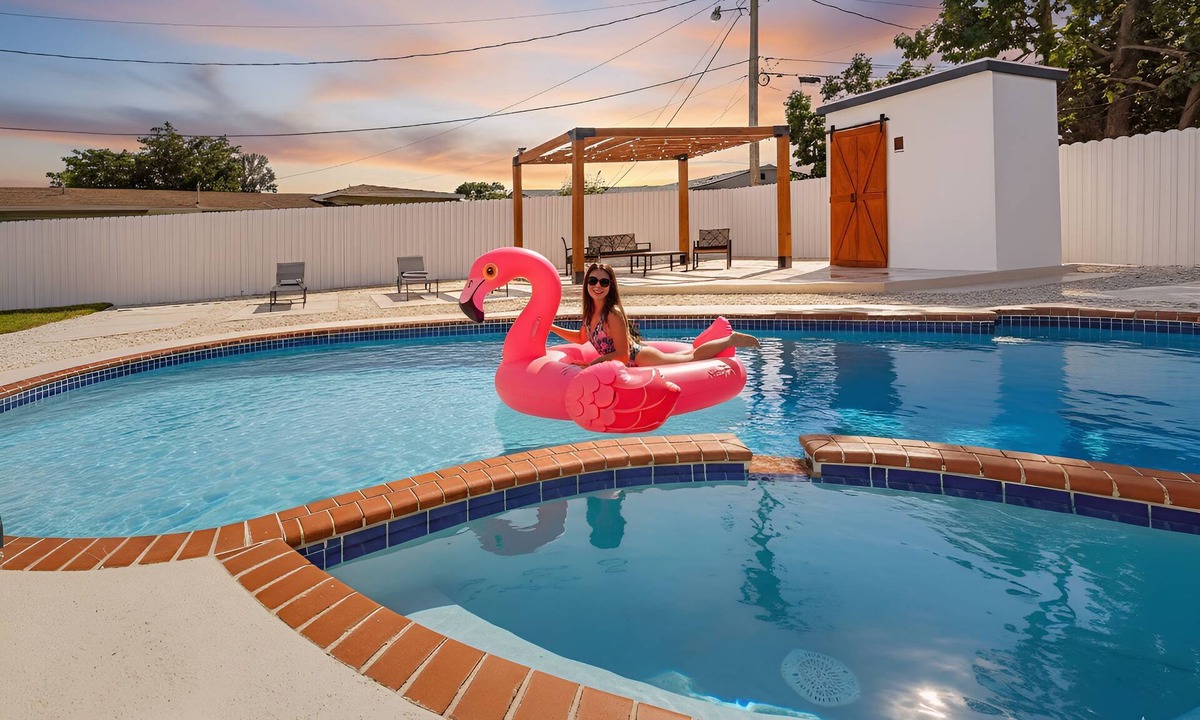Miami Gardens Villa | NEW! Luxury 5BR Villa*Private Pool*BBQ*Game Room