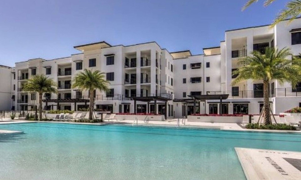 Redevelopment Area Condo | NEW LUXURY CONDO WITH BEST NAPLES LOCATION!