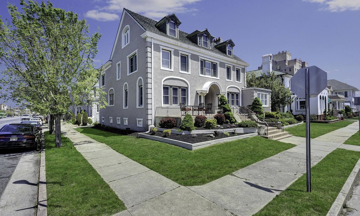 Atlantic City House | New Luxury OCEAN VIEWS! Mansion! Private HEATED saltwater Pool, HOT TUB/jacuzzi