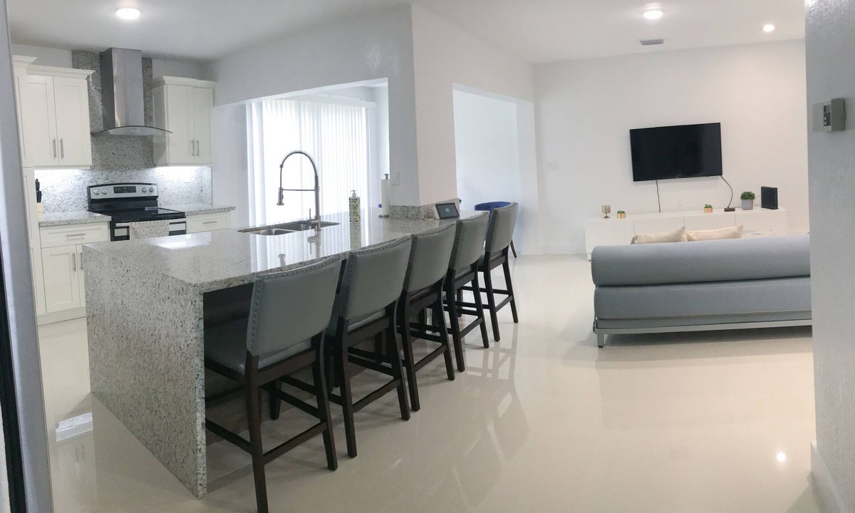 Cutler Bay House | New Miami Townhouse On Lake For Families FU 3Bd/2Bth/5 Persons