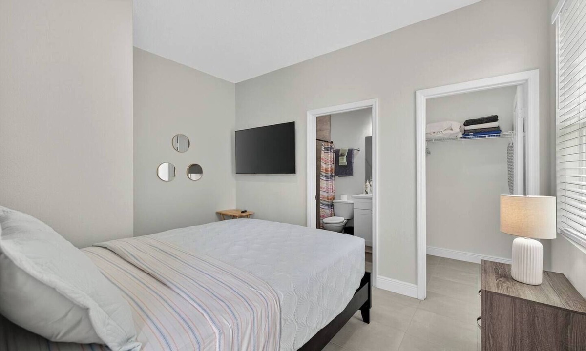 Bearss Plaza Apartment | New Modern 1BR Near Busch Gardens & Downtown
