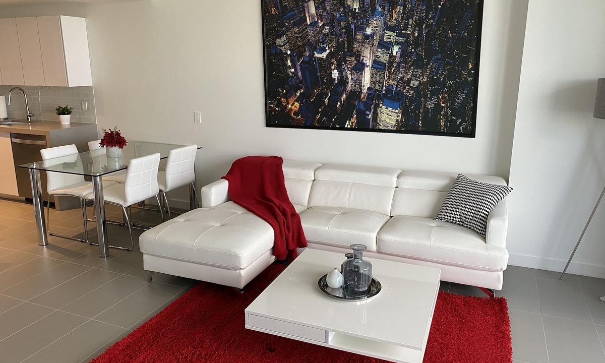 Town Square Condo | NEW, MODERN, BEAUTIFUL 1 BEDROOM APARTMENT IN THE HEART OF MIAMI!