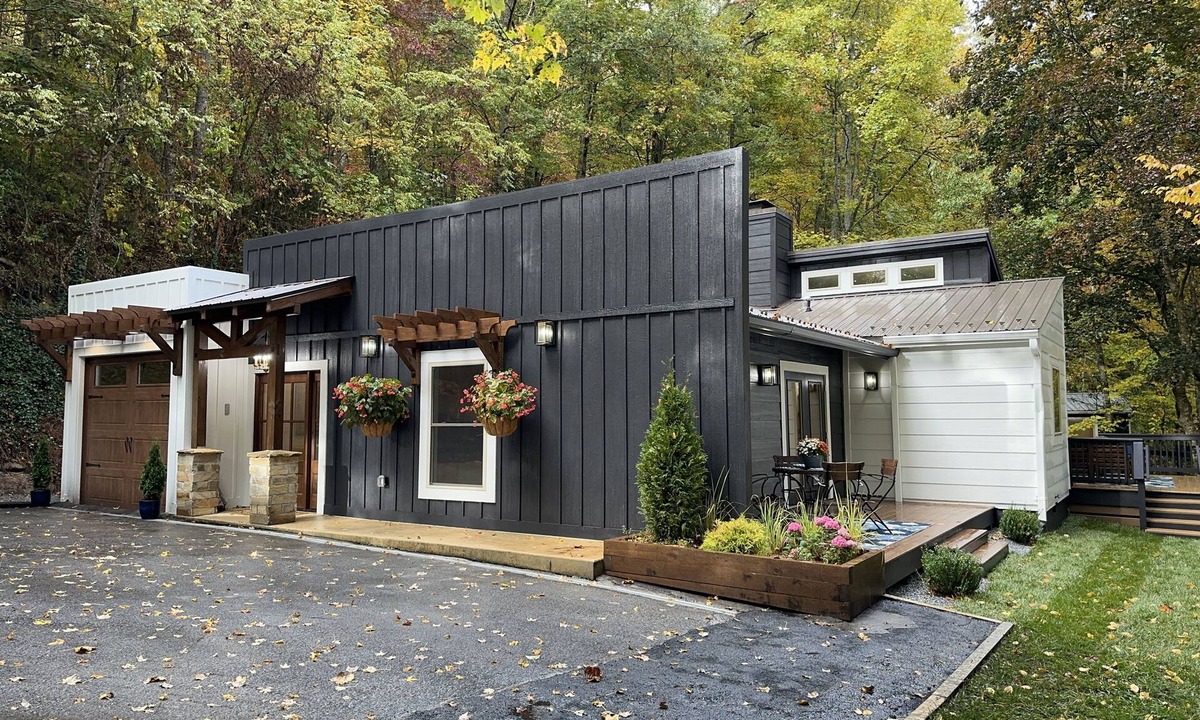 Highlands Hills House | New Mountain Home, EV Charger, All Ensuite Bedrooms, Fire-pit Area