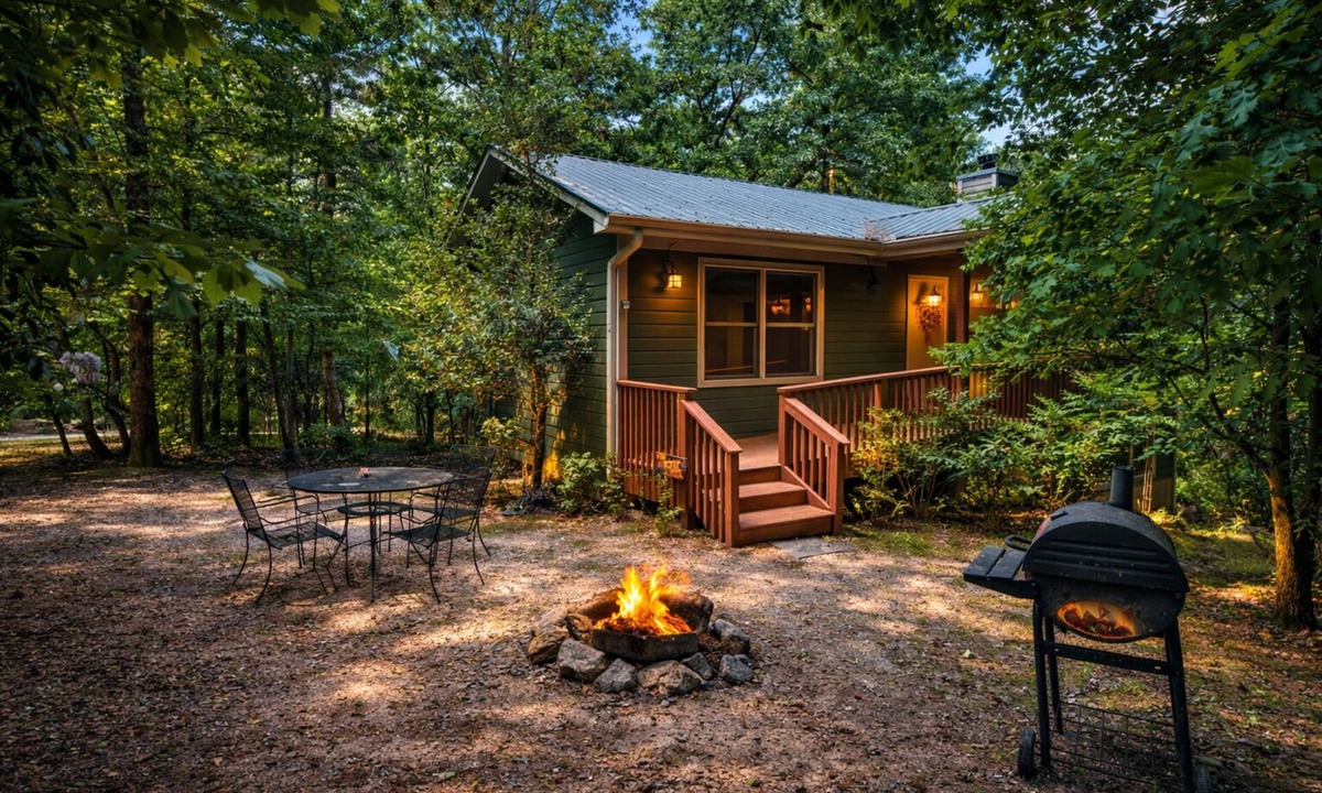 Helen Cabin | New! Mtn Laurel 6/5! Pool Table & Close to Helen!