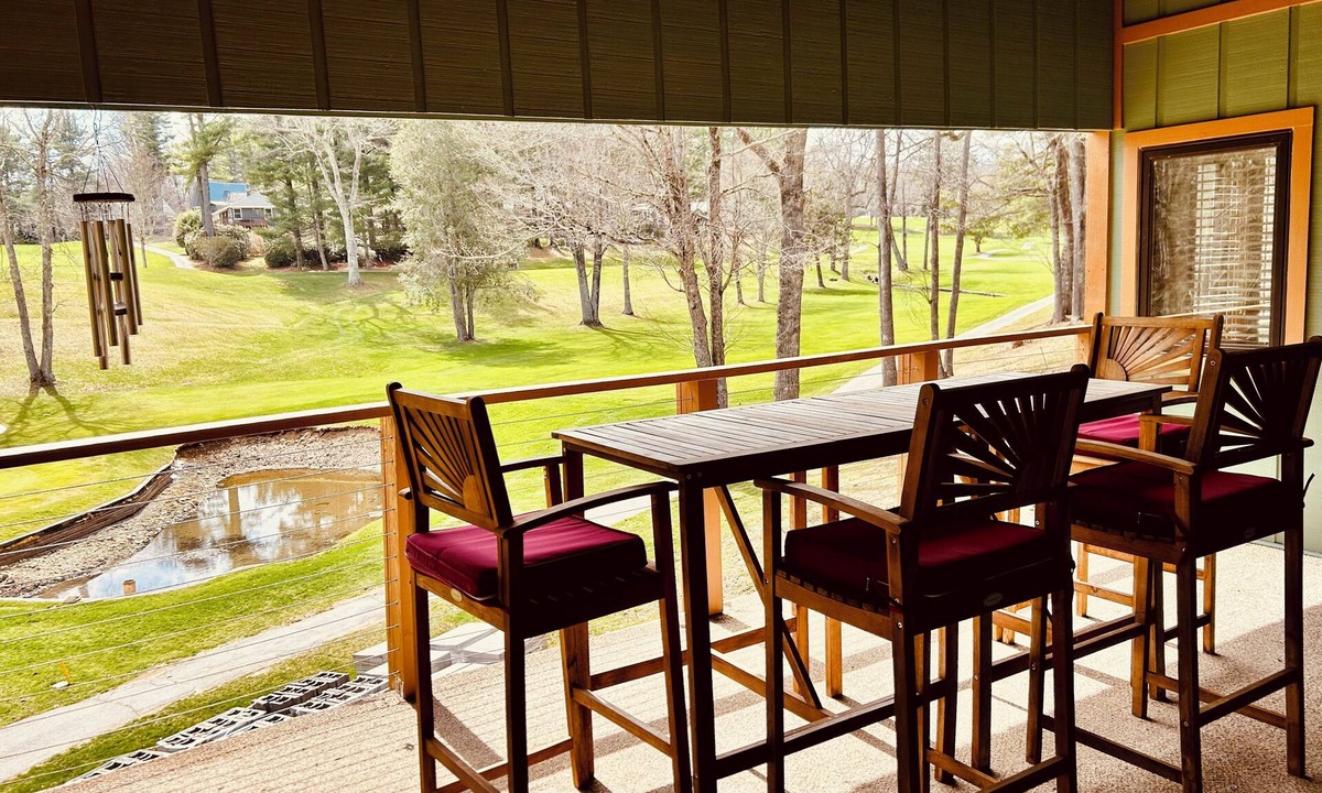 Newland Cabin | NEW Papa's Place on 1st hole Linville Land Harbor Pet Friendly