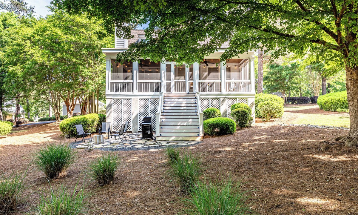 Greensboro House | New Rental - Reynolds Lake Ocone 3 BR 2.5 Bath Cottage