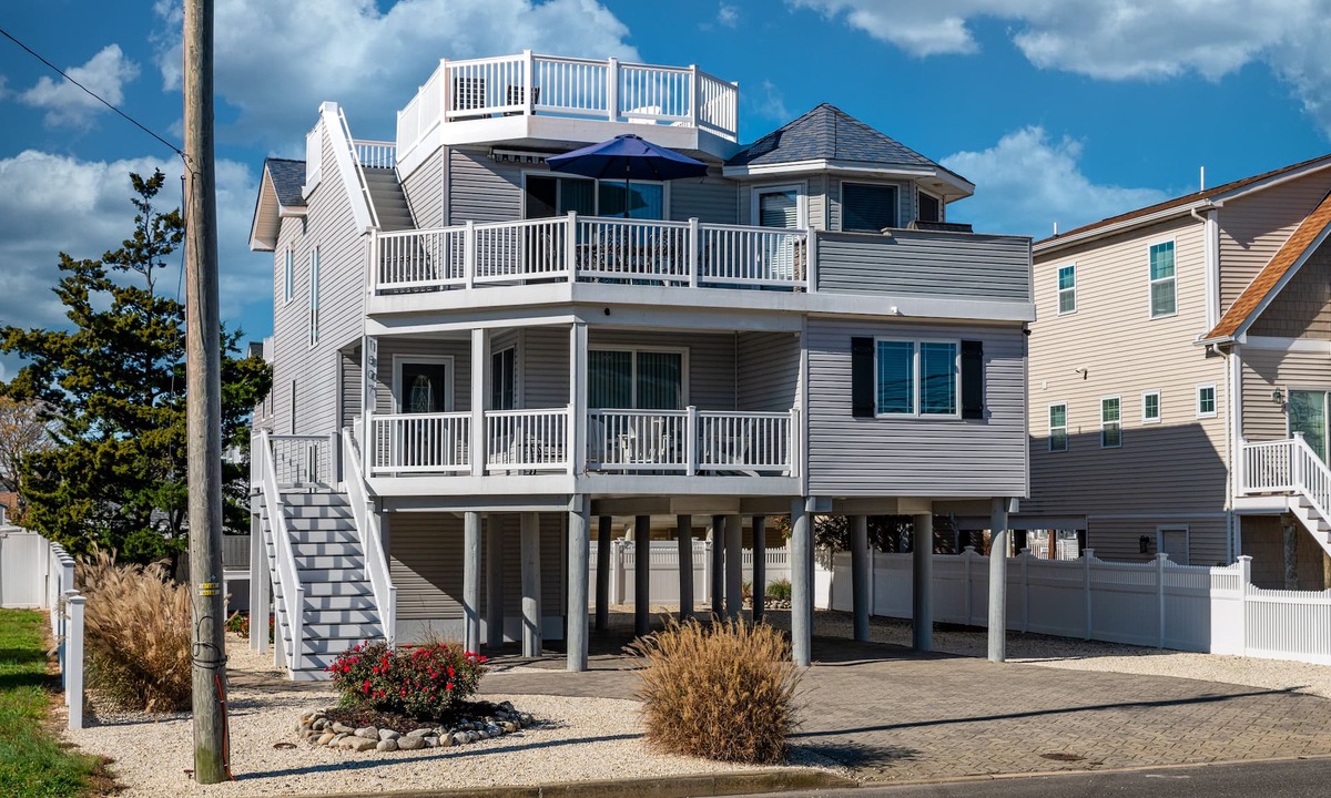Ship Bottom House | NEW SALT WATER POOL 10/28/2025 YOUNG ADULTS WELCOME HOME IS BIG/MINT CONDITION