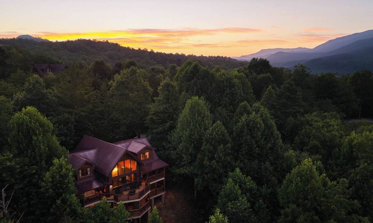 Pittman Center Cabin | New! Sleeps 20, Mountain Views, Sauna, Game Room!