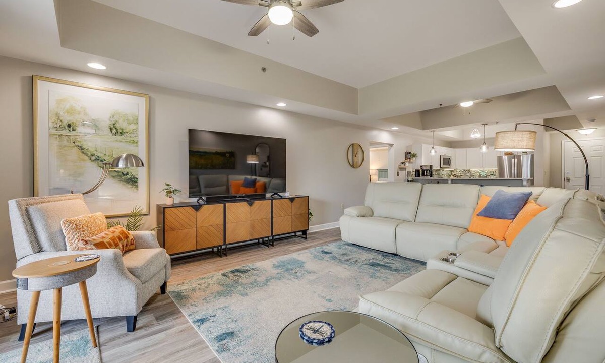 Bluff City Condo | “New” Speedway Skyview: Modern Trackside Stay, 3BR