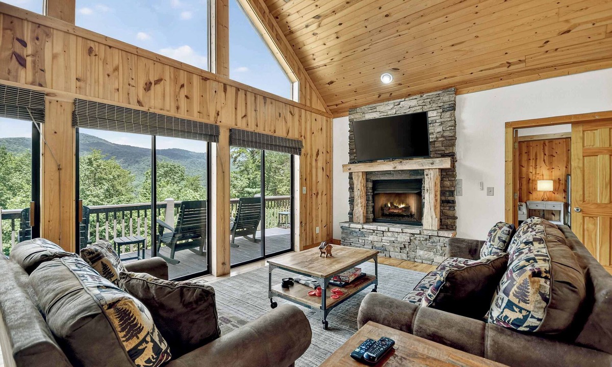 Cleveland Cabin | New! Sunrise Decks & Stargazing Hot Tub Game Room