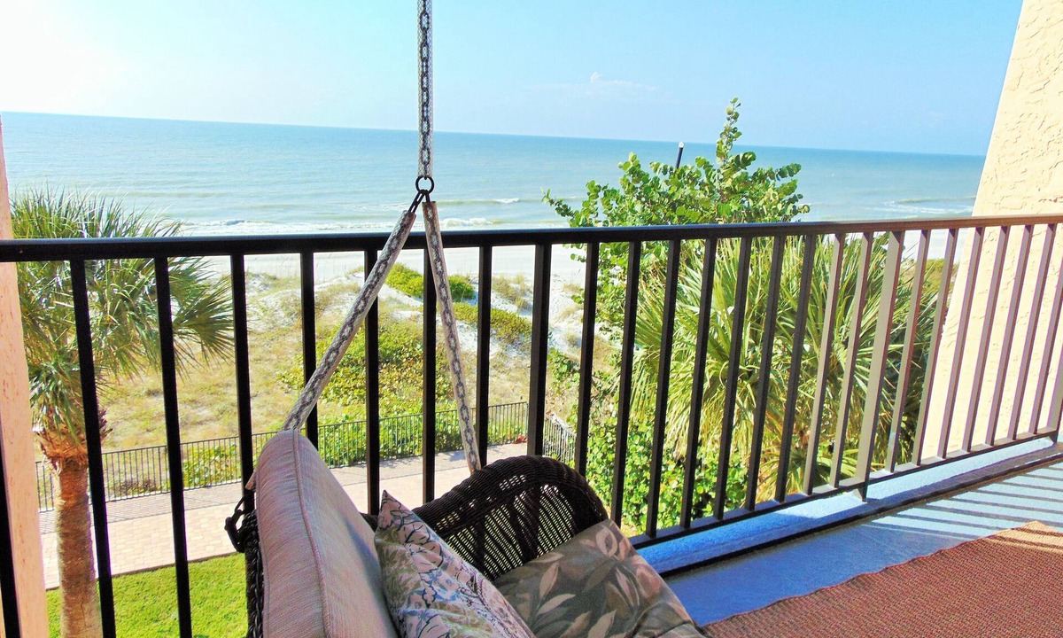 Indian Rocks Beach Condo | New Tastefully Remodeled Direct Gulf Front 1BR/BA Paradise - Very Clean