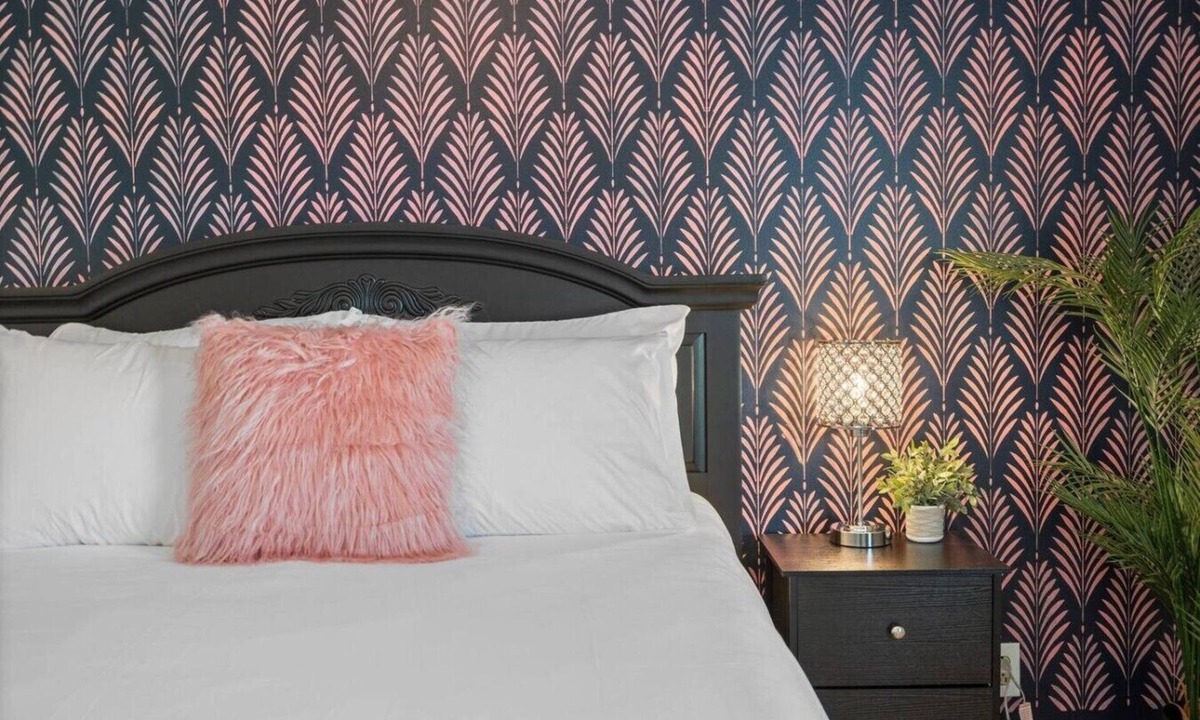 Murfreesboro House | ~NEW~The Pink Lady/Sleeps 6-9