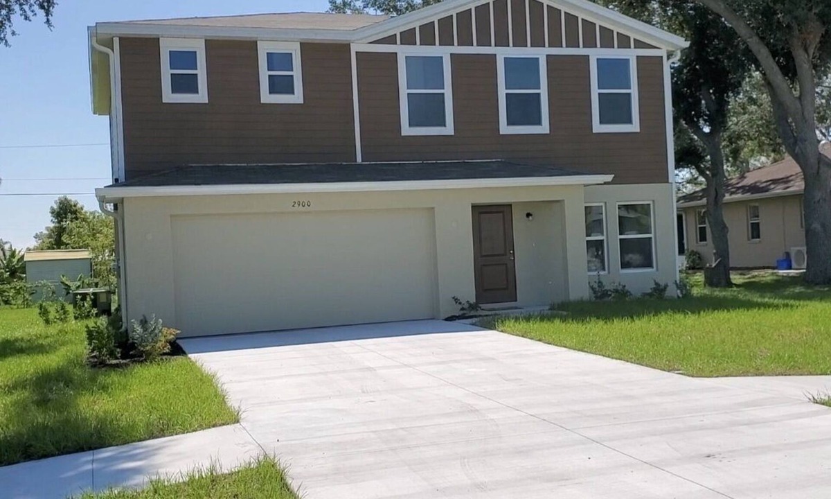 North Port House | New Two story Cozy House Near Warm Mineral Springs