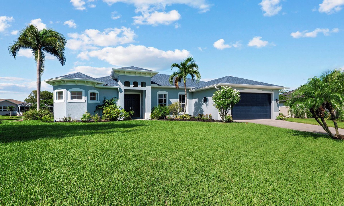 Trafalgar House | New vacation home! South-west facing, freshly renovated and refurnished!