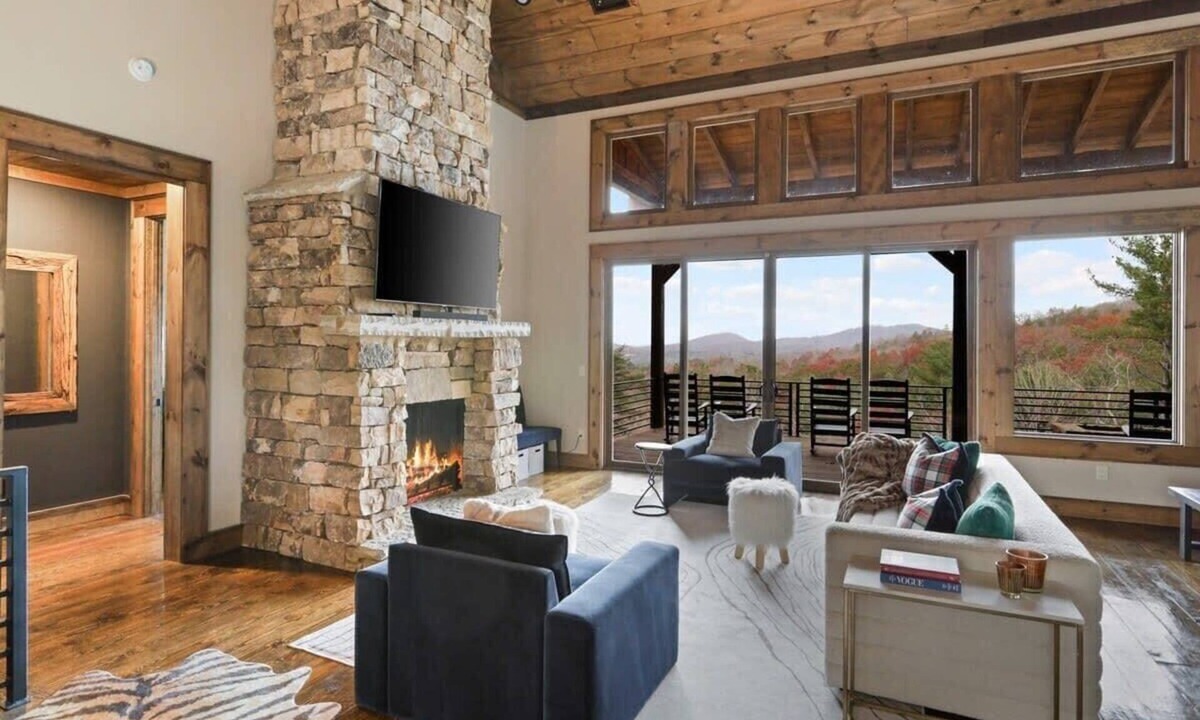 Morganton Cabin | *NEW* $ Views | LUX | Hot tub | King Beds |