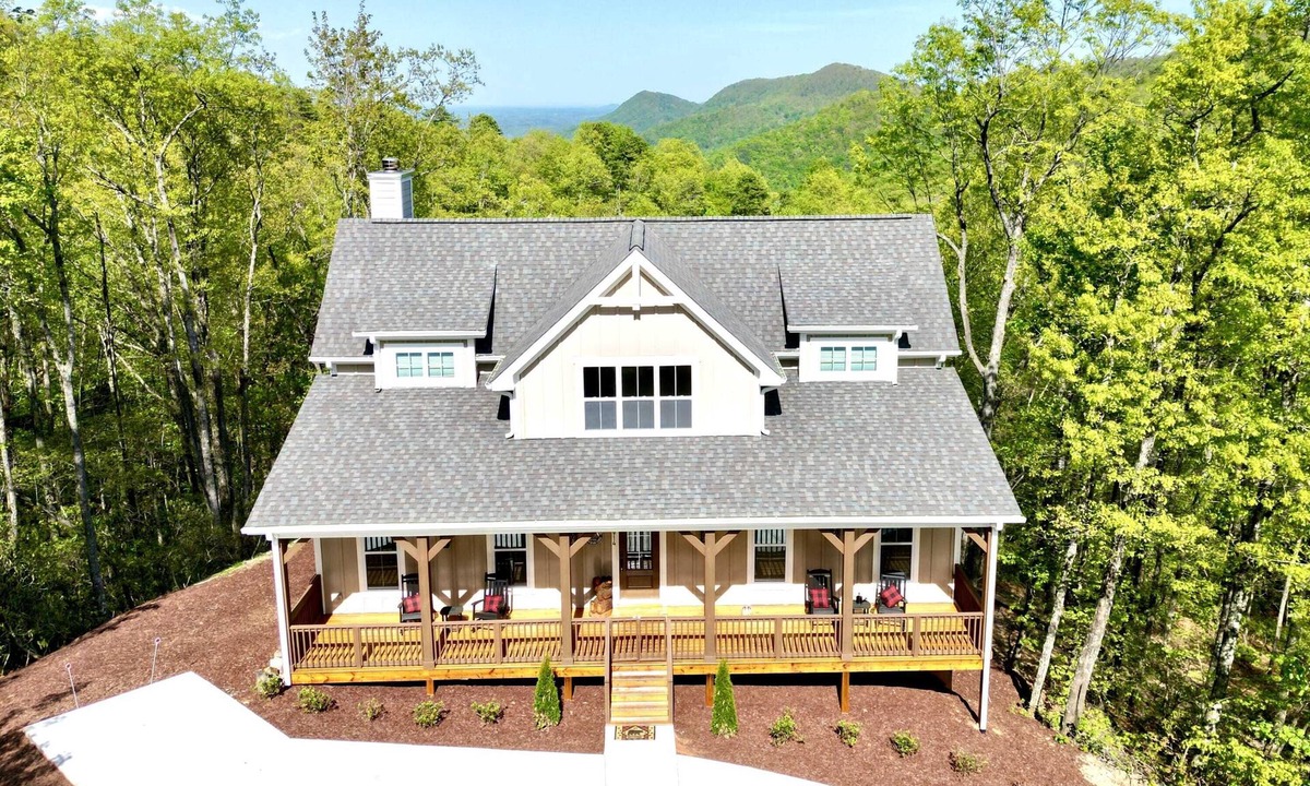 Black Mountain House | NEWER Luxury 6/6 Mt View in Gated Preserve, Hot Tub, Hiking Trails, EV Charger