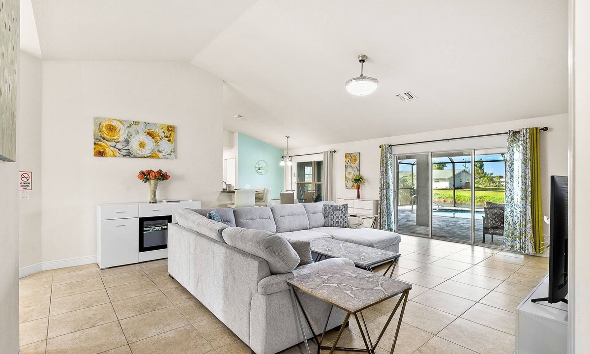 Oakland Hills House | Newley Built/Heated Pool/Canal Views/Level 2 EV Charger