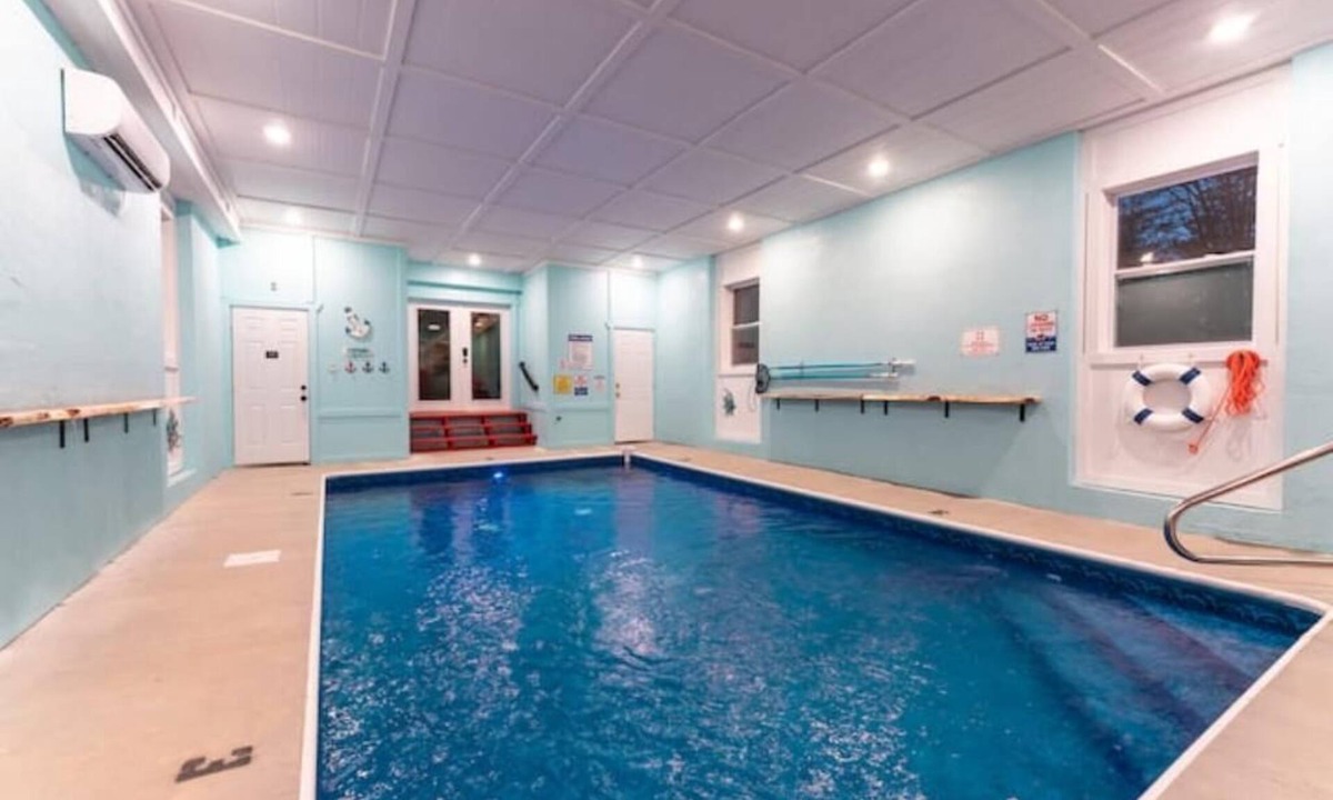 Caton Cabin | NewLuxuryCabin EVCharger Sauna HeatedIndoorPool Arcade Games Gazebo Sleep30EV4